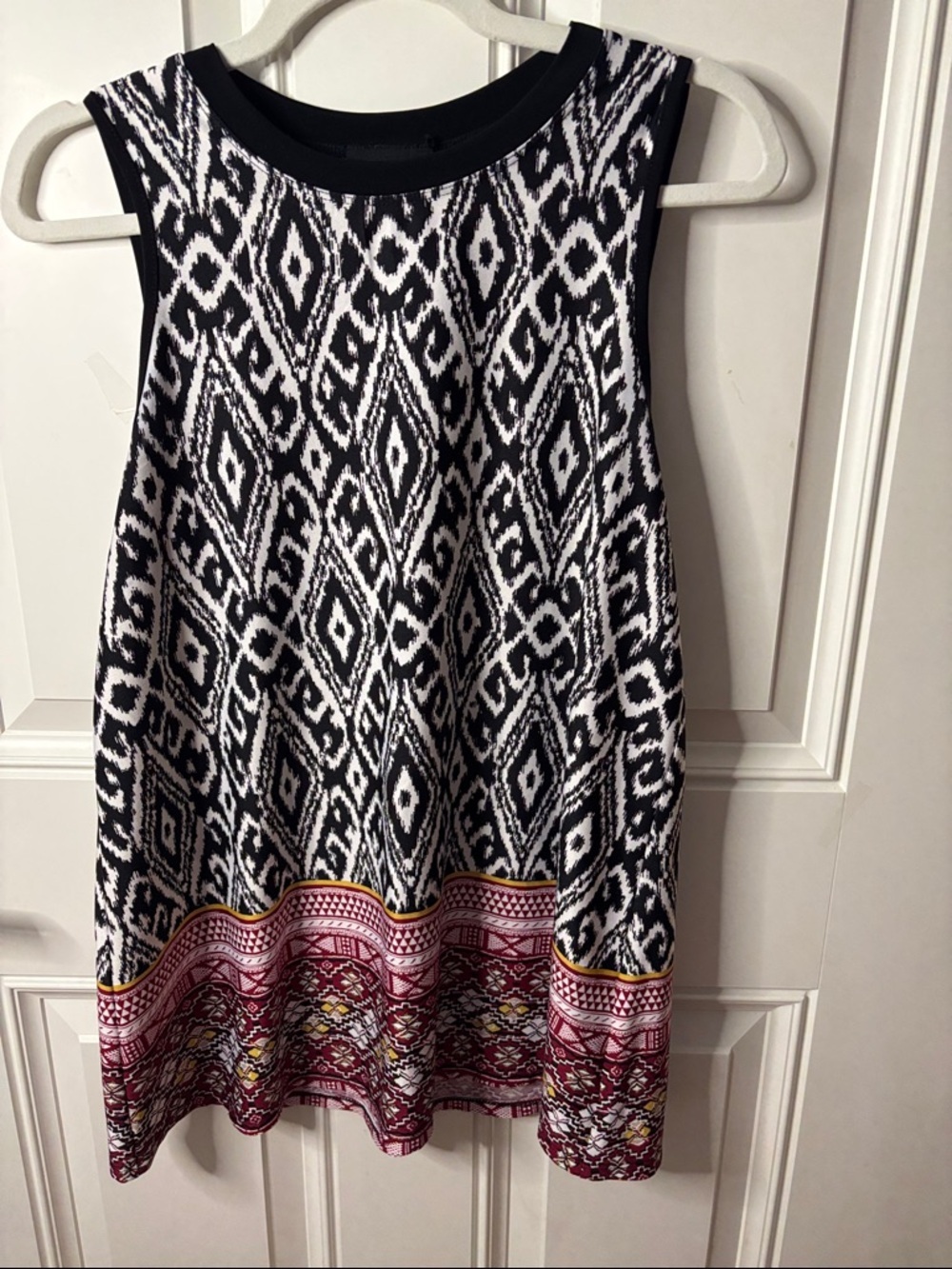 EUC Alyx Black and White Geometric Sleeveless Top